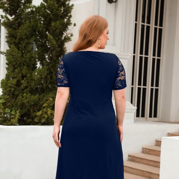 Plus Size Ruched Round Neck Short Sleeve Dress - Picture 3 of 8